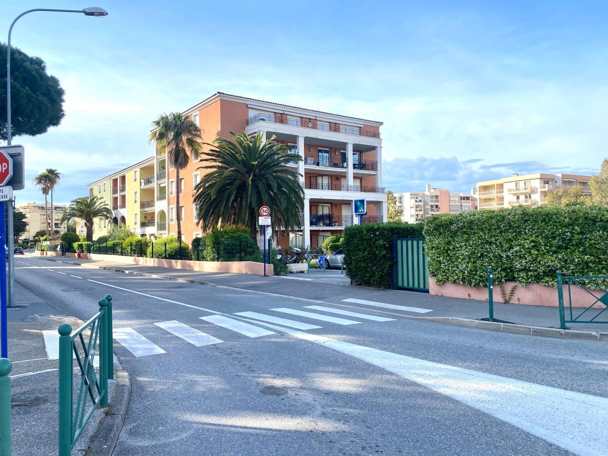 Residence 4 Etoiles Port Marine Sainte-Maxime Exterior foto
