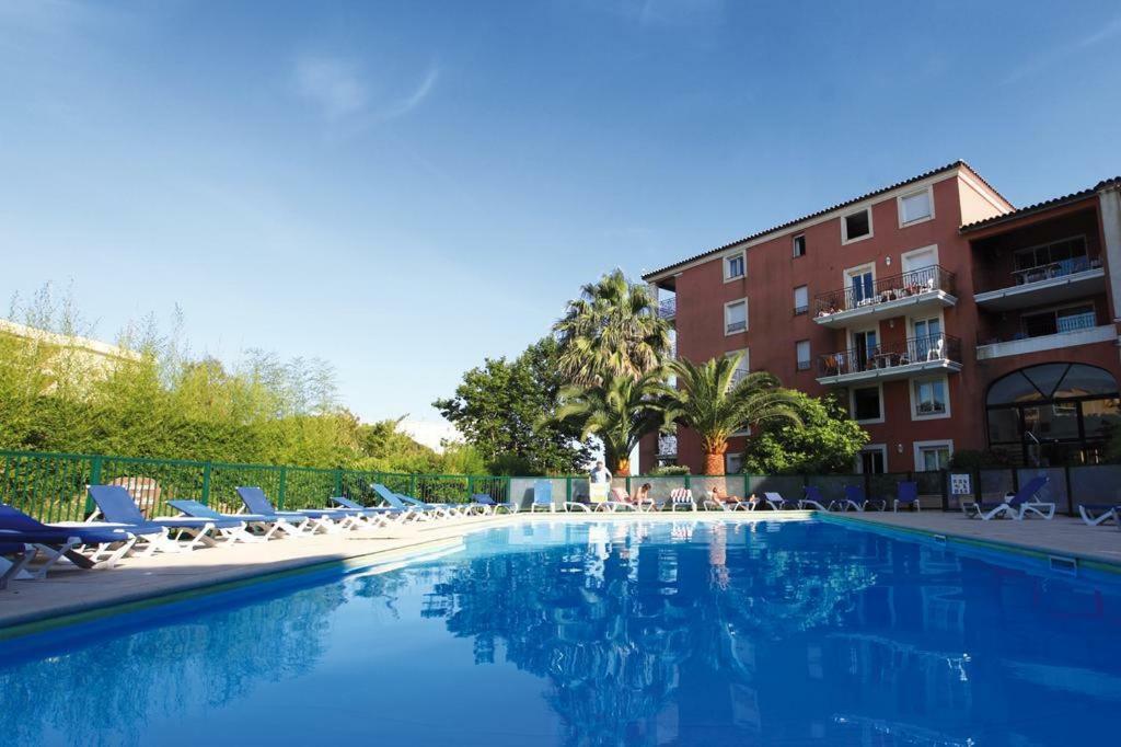 Residence 4 Etoiles Port Marine Sainte-Maxime Exterior foto